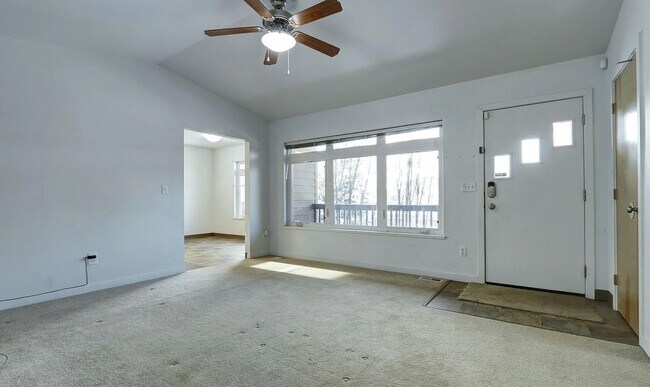 Building Photo - 335 N Bragaw St