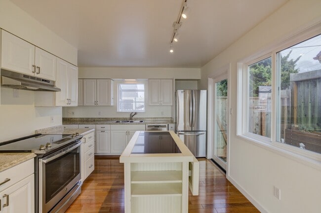 Building Photo - 516 Heathcliff Dr