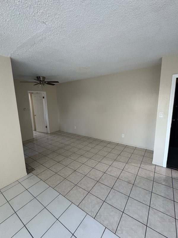 Foto del edificio - 1193 N Ardmore Ave