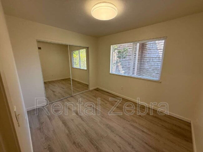 Foto del edificio - 2355 Heidi Pl