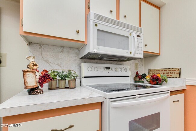 Foto del edificio - 9950 W Royal Oak Rd