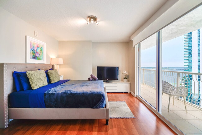 Building Photo - 1200 Brickell Bay Dr