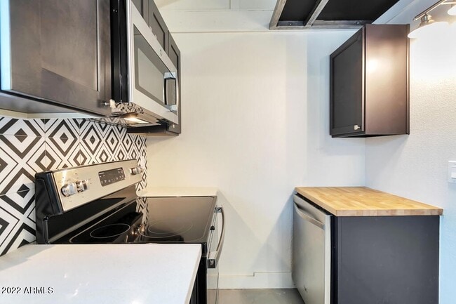 Building Photo - 1638 E Granada Road Unit B