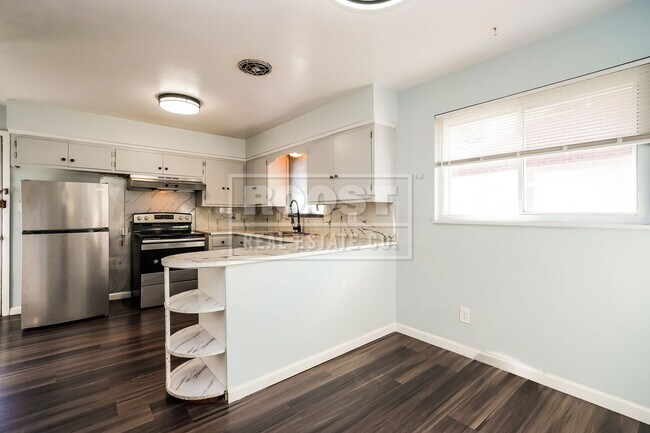 Building Photo - 3 Bed 1 Bath Single Family Home Available in Columbus