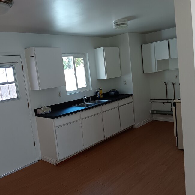 Building Photo - 4745 W 160th St