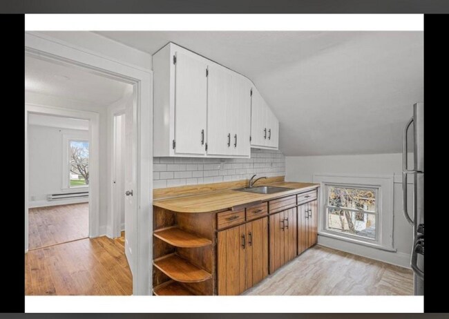 Building Photo - 2032 Manitou Ave