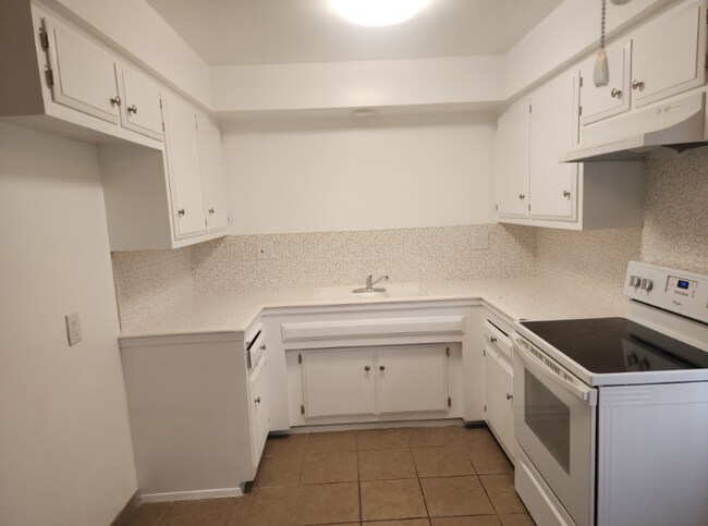 Foto del edificio - 2411 Pattiglen Ave