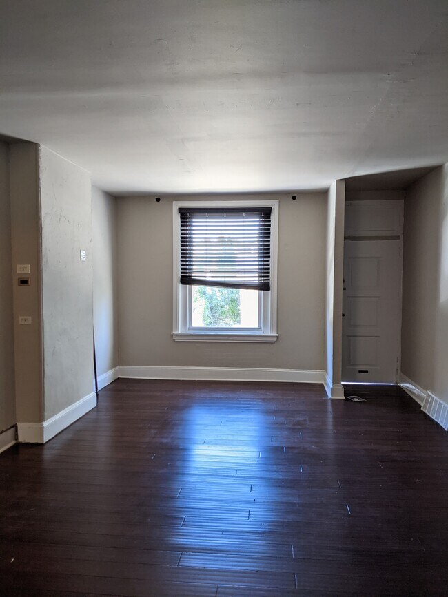 Building Photo - 3885 Manor St