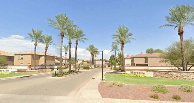 Foto del edificio - 2400 Square feet 4 bedroom rental Power & ...