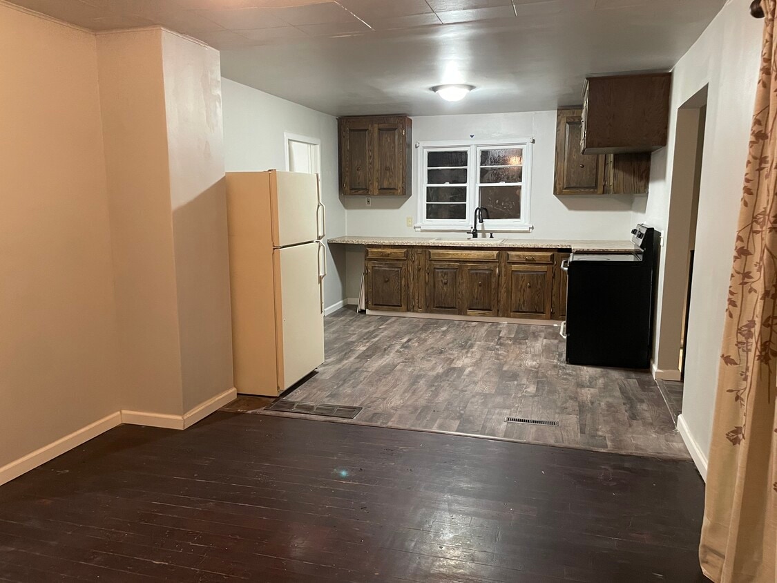 Foto principal - 639 S Main Ave