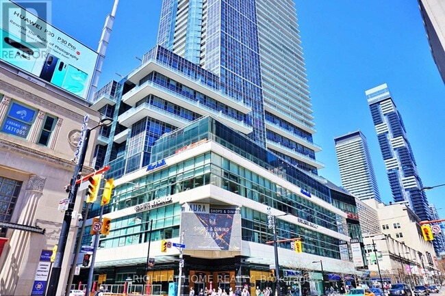Building Photo - 386 Yonge St