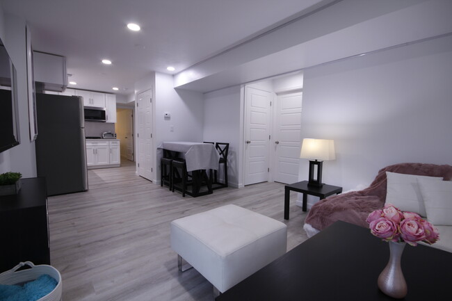 Building Photo - 4403 Hillside Ct