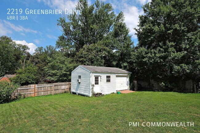 Foto del edificio - 2219 Greenbrier Dr