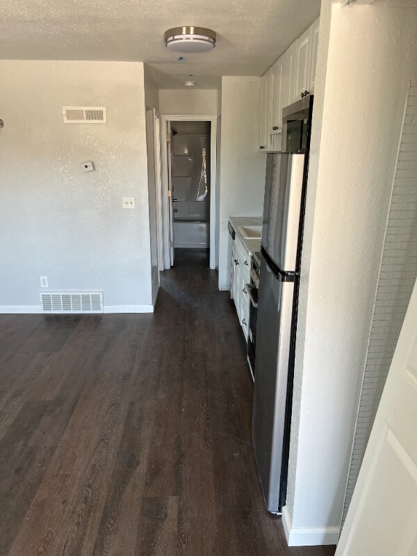 Building Photo - 810 Yucca Dr