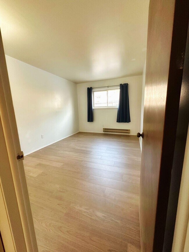 Foto del edificio - 7355 Woodview St