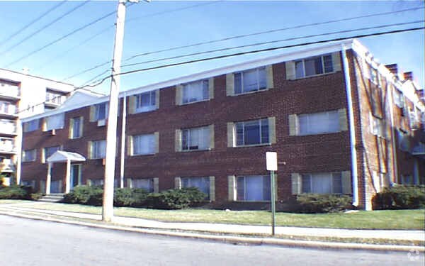 Primary Photo - 471-475 Laurel Ave