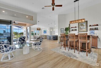 Building Photo - 4022 SW 29th Ave