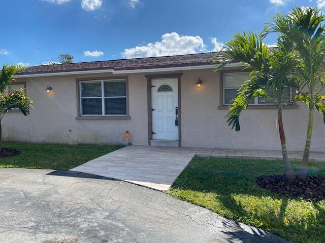 Foto del edificio - 1900 Carambola Rd