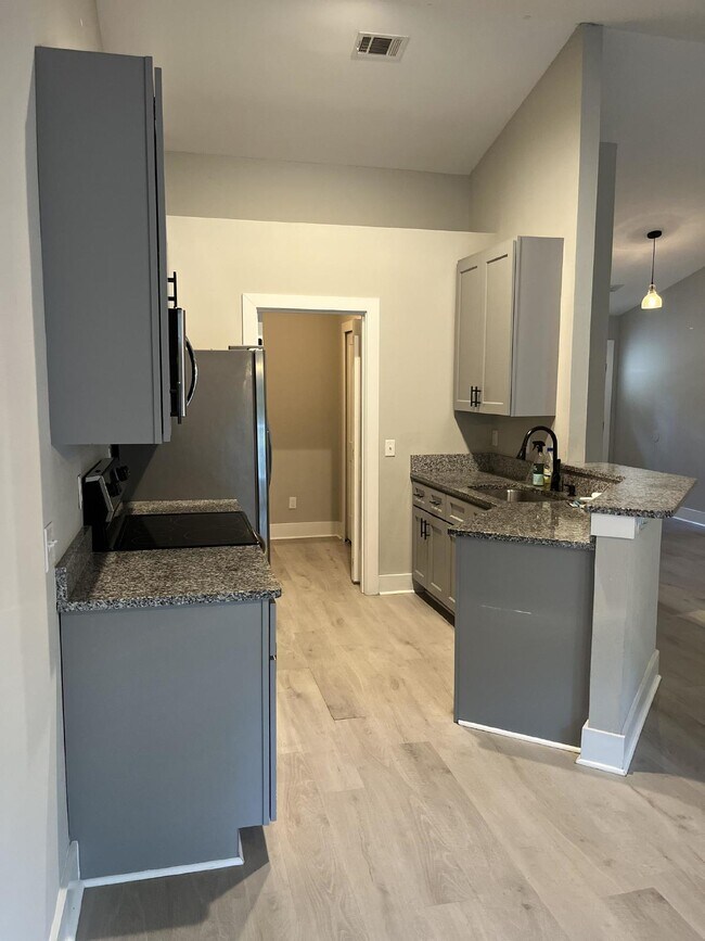 Foto del edificio - Stunning 3 bed, 2 bath in Grove Point!!!