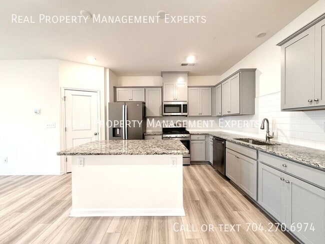 Foto del edificio - 6017 Rizer Dr