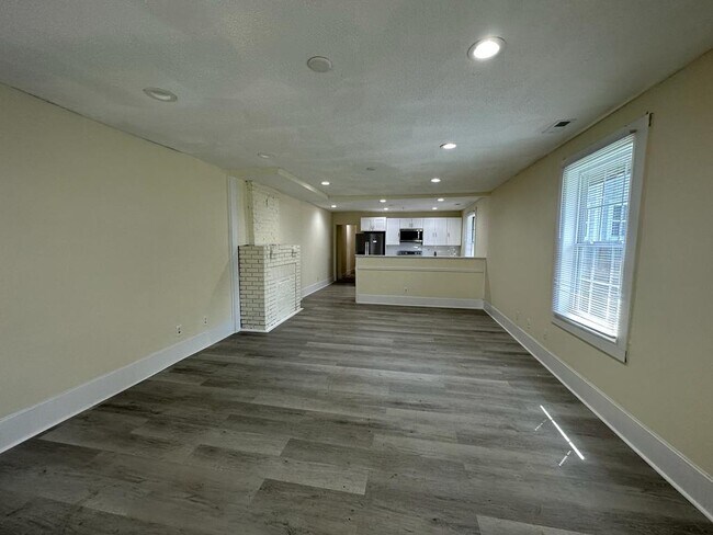 Photo - 2006 Roslyn Ave Townhome