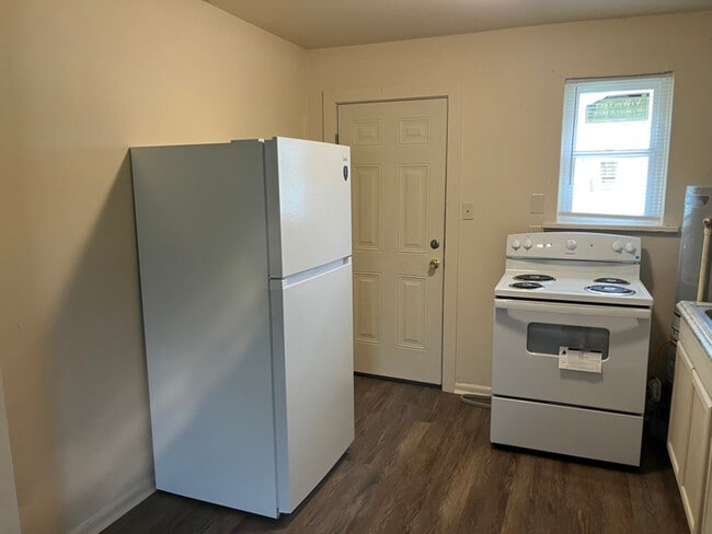 Building Photo - 704 Hopkins St