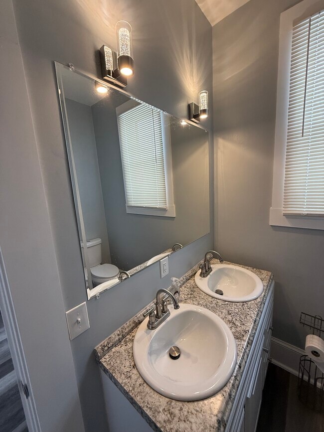 Photo - 947 York St House