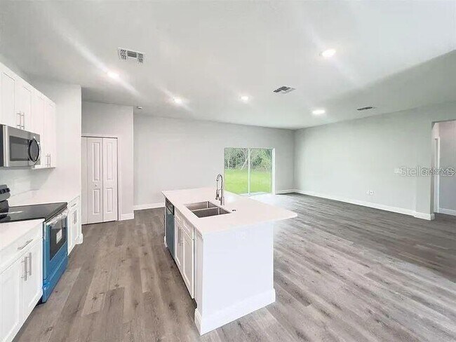 Foto del edificio - 17381 Tyler Ave