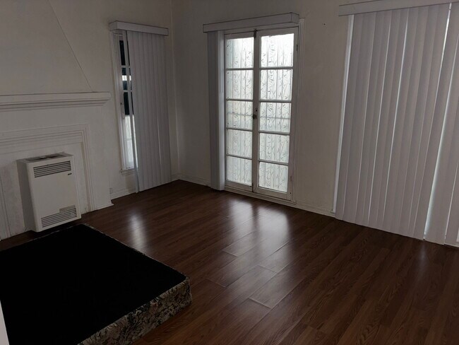 Building Photo - 1906 W 23rd St