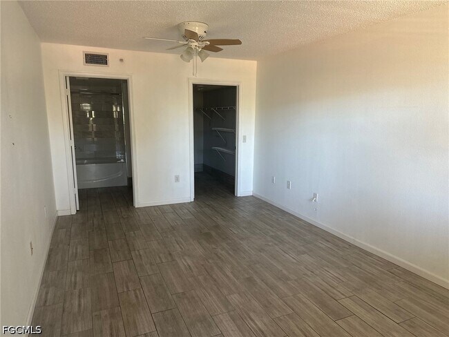 Foto del edificio - 8659 River Homes Lane