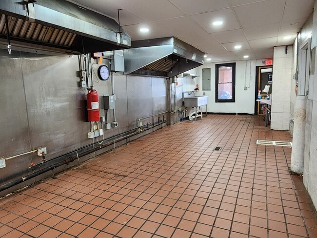 Building Photo - 27 Main St