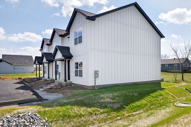 Building Photo - 212 W Jere Whitson Rd
