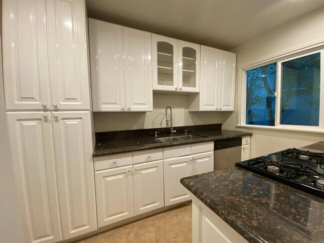 Building Photo - 149 S Peck Dr