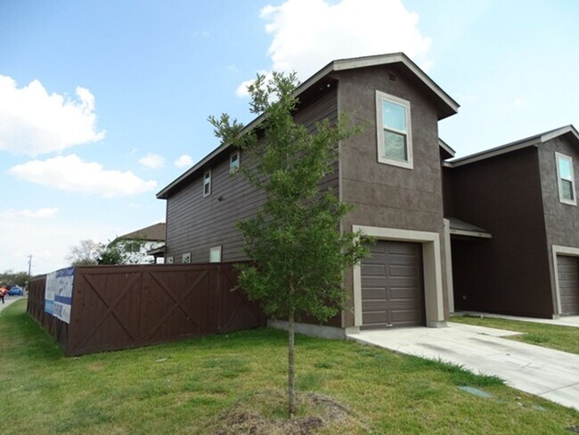 Foto del edificio - 7054 Lakeview Dr.