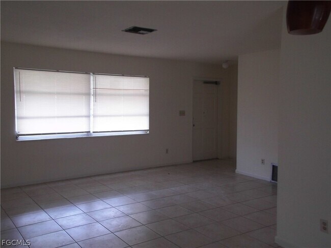 Foto del edificio - 242 S Lake Dr