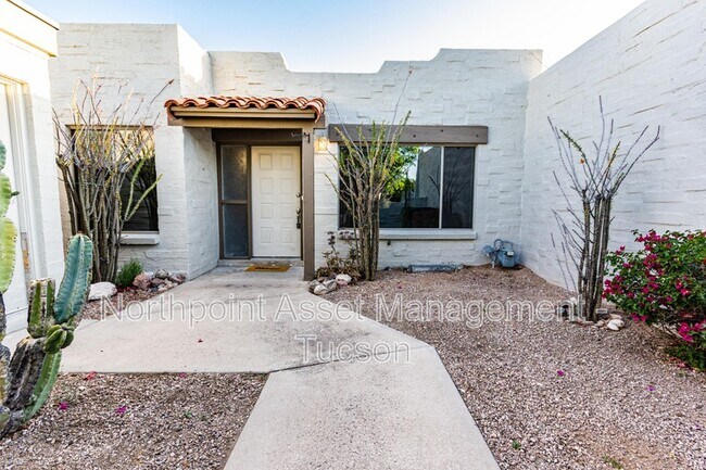 Building Photo - 7425 E Serenity Ln