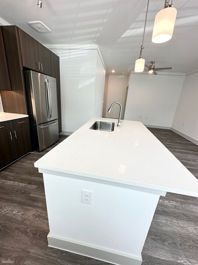 Foto del edificio - 1 br, 1 bath Townhome - 1501 W Pecan St  1...