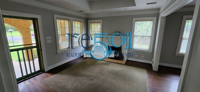 Building Photo - Great Find In The Heights!!!!!