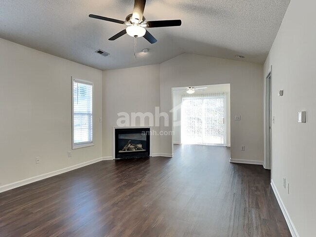 Foto del edificio - 143 Charlotte Ct