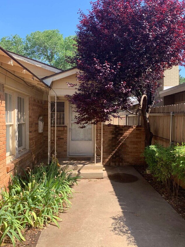 Primary Photo - Cute Duplex Super Close to Campus!