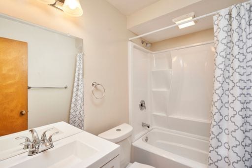 Building Photo - Newly renovated home