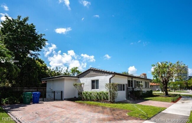 Building Photo - 4 br, 2.5 bath House - 2021 Coral Gate Dr