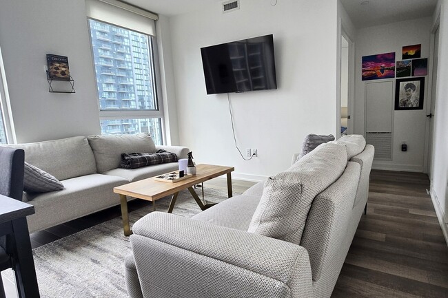 Building Photo - 357 King St W