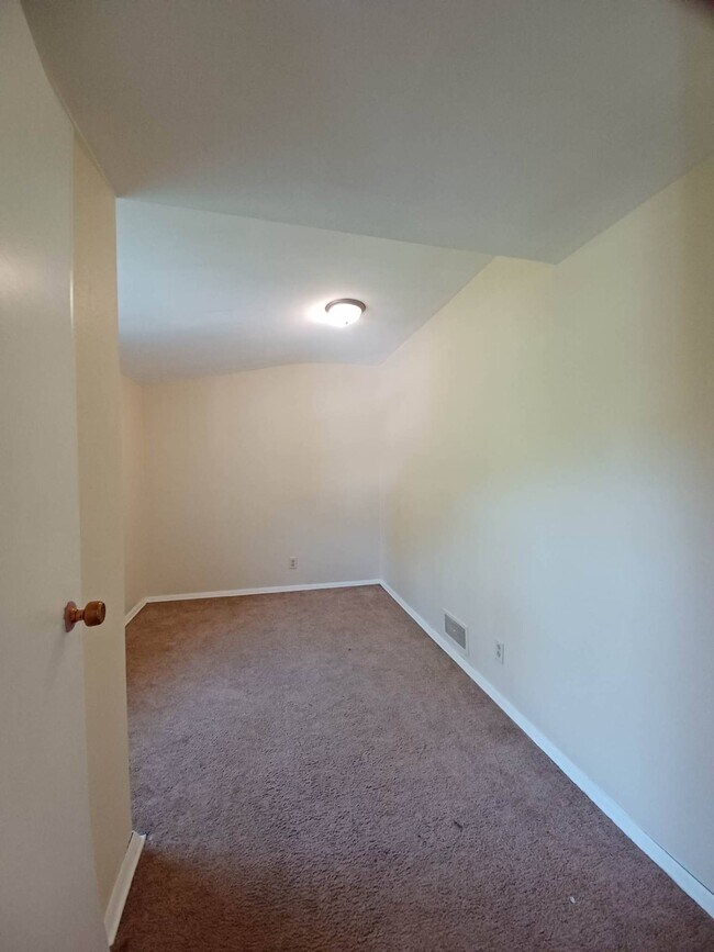 Foto del edificio - 915 Peter Ave