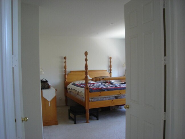 Building Photo - OCEANSIDE - Charming 4BD/3BA Coastal Home with Modern Comforts