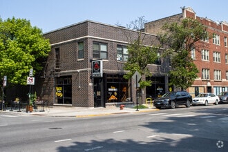 Building Photo - 3208 W Belle Plaine Ave