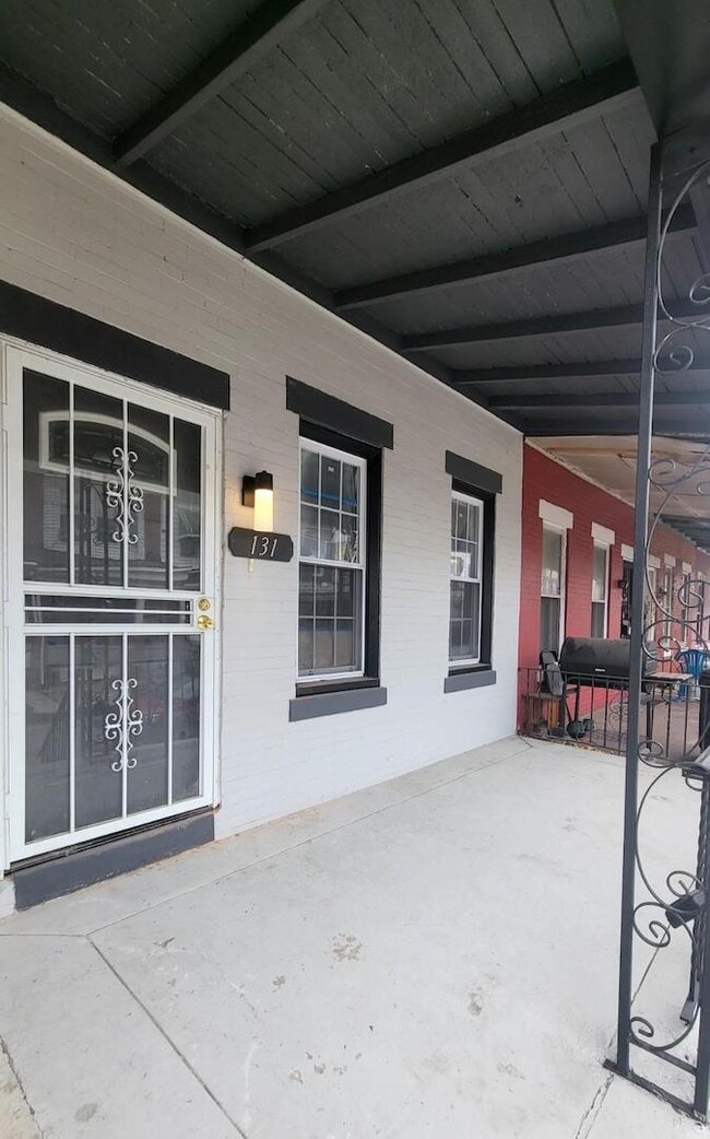 Building Photo - 131 N Hobart St