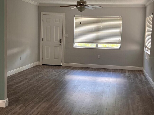 Foto del edificio - 2406 Alpine Ave