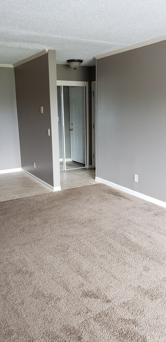 Building Photo - 619 John Anderson Ct