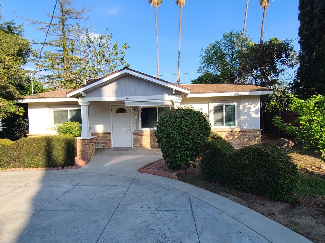 Foto principal - 1720 S Baldwin Ave